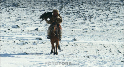 The.Eagle.Huntress.2016.1080p.Bluray.x264.AC3.DUAL.TR-KAZ.TORK.mkv_snapshot_01.15.16.jpg