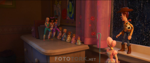 Toy.Story.4.2019.1080p.BluRay.x264.AC3.DUAL.TR-ENG.TORK.mkv_snapshot_00.02.14_2019.10.11_20.02.28.jpg