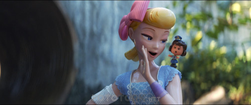 Toy.Story.4.2019.1080p.BluRay.x264.AC3.DUAL.TR-ENG.TORK.mkv_snapshot_00.37.48_2019.10.11_20.02.49.jpg