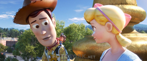 Toy.Story.4.2019.720p.BluRay.x264.AC3.DUAL.TR-ENG.TORK.mkv_snapshot_00.46.21_2019.10.11_20.16.57.jpg