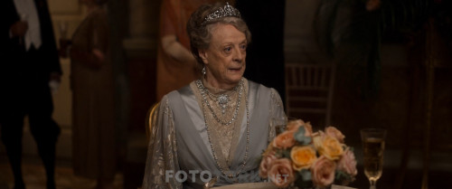 Downton.Abbey.2019.BluRay.1080p.x264.AC3.TR-EN.TORK.mkv_snapshot_01.47.08.596.jpg
