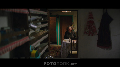 Annem.2019.1080p.NF.WEBRip.DDP5.1.x264.TORK.mkv_snapshot_01.37.23.114.jpg
