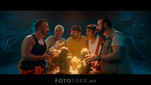 Karakomik-Filmler.Kacamak.2019.1080p.NF.WEBRip.DDP5.1.x264.TORK.mkv_snapshot_00.53.20.982.jpg