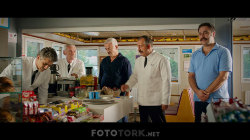 Karakomik.Filmler.2.Arada.2019.1080p.NF.WEBRip.DDP5.1.x264.TORK.mkv_snapshot_00.06.51.042.jpg