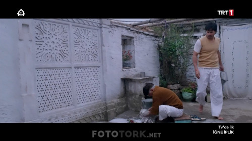 Sui.Dhaaga.Igne.Iplik.2018.HDTvRip.1080i.mp2.by.cideli37.TORK.mkv_snapshot_00.01.54.486.jpg