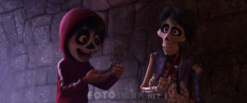Coco.2017.720p.BluRay.H264.AC3.DUAL.TR-ENG.TORK.mkv_snapshot_00.35.42.017.jpg