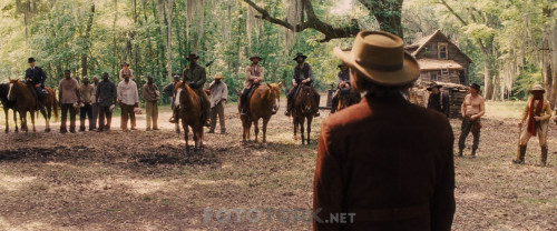 Django.Unchained.2012.BluRay.1080p.x264.AC3.DUAL.TR.ENG.TORK.mkv_snapshot_01.21.43.982.jpg