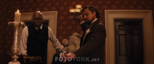 Django.Unchained.2012.BluRay.720p.H264.AC3.DUAL.TR.ENG.TORK.mkv_snapshot_02.03.01.381.jpg