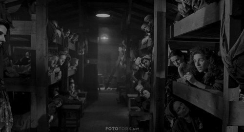 Schindlers.List.1993.2160p.UHD.BluRay.x265.DD5.1.DUAL.TR-ENG.TORK.mkv_snapshot_01.57.08.563.jpg
