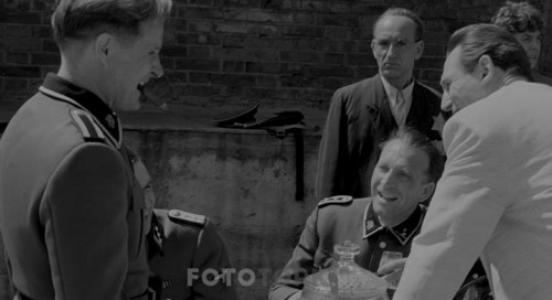 Schindlers.List.1993.BRRip.XviD.TRDUB.TORK.avi_snapshot_02.09.20.371.jpg