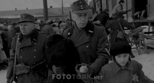 Schindlers.List.1993.BRRip.XviD.TRDUB.TORK.avi_snapshot_02.42.12.590.jpg