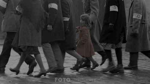 Schindlers.List.1993.BluRay.1080p.x264.DD5.1.DUAL.TR-ENG.TORK.mkv_snapshot_01.08.52.758.jpg