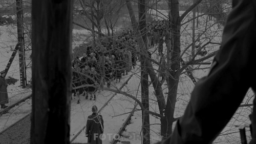 Schindlers.List.1993.BluRay.1080p.x264.DD5.1.DUAL.TR-ENG.TORK.mkv_snapshot_02.44.10.559.jpg