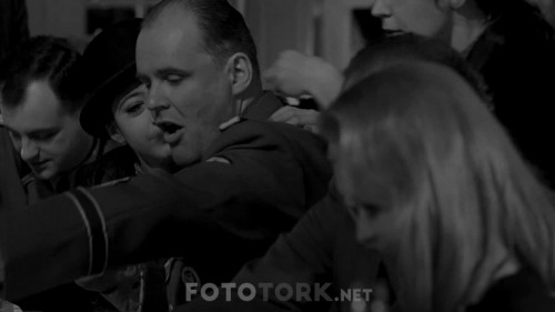 Schindlers.List.1993.BluRay.720p.x264.DD5.1.DUAL.TR-ENG.TORK.mkv_snapshot_00.08.40.752.jpg