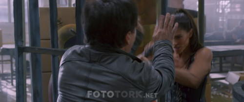 Skiptrace.2016.BluRay.720p.H264.AC3.DUAL.TR-ENG.TORK.mkv_snapshot_00.28.13.569.jpg