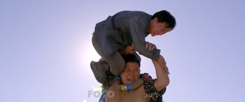 Skiptrace.2016.BluRay.720p.H264.AC3.DUAL.TR-ENG.TORK.mkv_snapshot_00.45.54.296.jpg