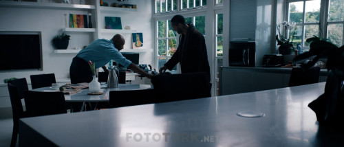 Intikam.Avengement.2019.BluRay.1080p.x264.AC3.DUAL.TR-ENG.TORK.mkv_snapshot_01.05.56.369.jpg