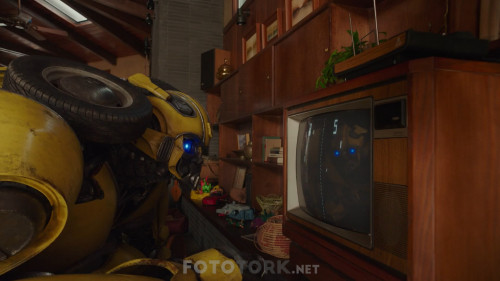 Bumblebee.2018.NF.1080p.WEB-DL.x264.DD5.1.DUAL.TR-ENG.TORK.mkv_snapshot_01.08.09.669.jpg
