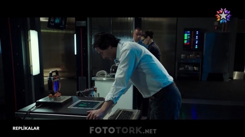 Replikalar.Replikas.2018.HDTvRip.1080p.x264.AC3.TRDUB.TORK.mkv_snapshot_00.02.58.676.jpg