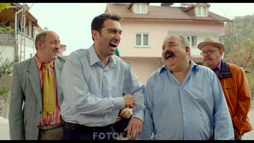 Carsi.Pazar.2015.NF.1080p.WEB-DL.Yerli.E.AC3.DD5.1.TORK.mkv_snapshot_01.00.51.917.jpg