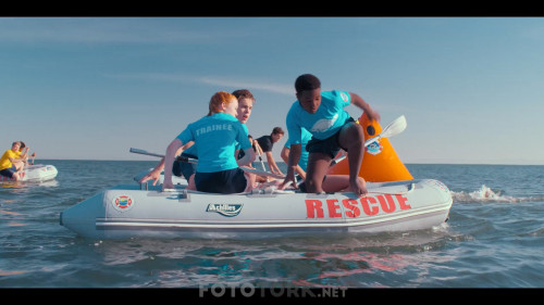 Malibu.Rescue.2019.NF.1080p.WEB-DL.E.AC3.DD5.1.DUAL.TR-ENG.TORK.mkv_snapshot_00.52.44.703.jpg