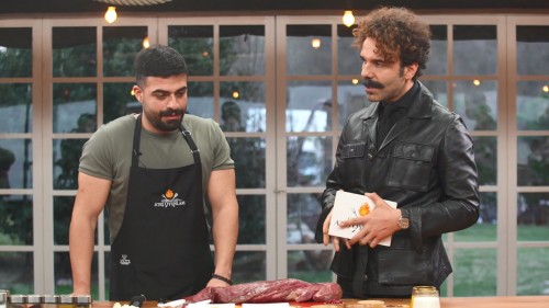 Gurkan.Sef.ile.Ates.Oyunlari.2021.S01E01.WebRip.1080p.x264.AC3.TORK.mkv_snapshot_07.22.936.jpg