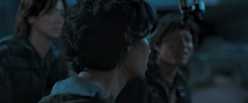 Train.to.Busan.2.Peninsula.2020.BluRay.1080p.AC3.DUAL.TR-KOR.TORK.mkv_snapshot_00.26.31.440.jpg