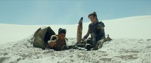 Monster.Hunter.2020.720p.BluRay.x264.AC3.DUAL.TR-ENG.TORK.mkv_snapshot_01.05.01.255.jpg