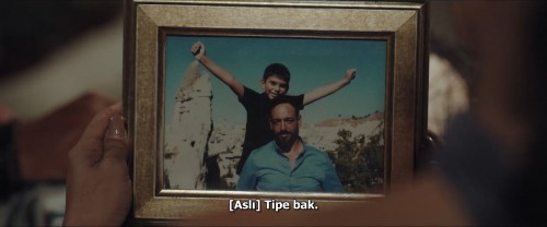 Ask.Taktikleri.2022.NF.1080p.WEB-DL.x264.DD5.1.E.AC3.DUAL.TR-ENG.TORK.mkv_snapshot_00.45.00.864.jpg