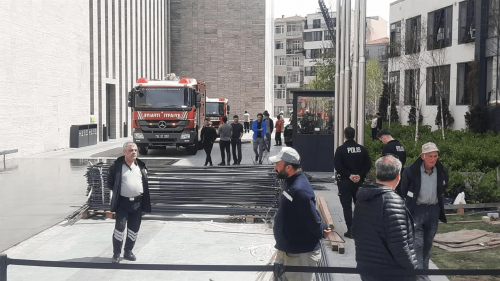 Taksim'deki Atatürk Kültür Merkezi'nde yangın, Çok sayıda itfaiye aracı sevk edildi