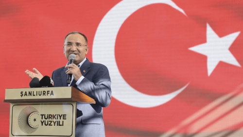 Adalet Bakanı Bozdağ'dan The Economist'e tepki: Erdoğan'ın gidip gitmeyeceği seni neden geriyor