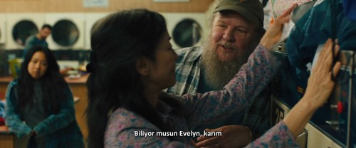 Her.Sey.Her.Yerde.Ayni.And.Everything.Everywhere.All.at.Once.2022.BluRay.m1080p.x264.AC3.DUAL.TR-ENG.TORK.mkv_snapshot_01.55.39.659.jpg