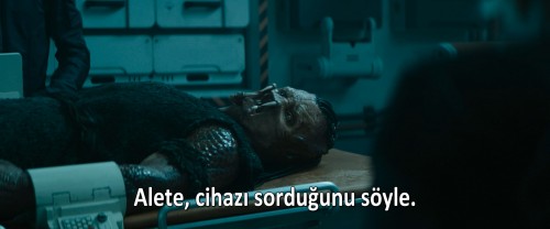 Predator.Badlands.2025.Predator.Vahsi.Topraklar.AMZN.WEB-DL.1080p.H264.DD5.1.E-AC3.EN-TRSUB.TORK.mkv_snapshot_01.08.16.337.jpg